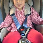 Pozitionarea scaunului auto pe bancheta in mijloc