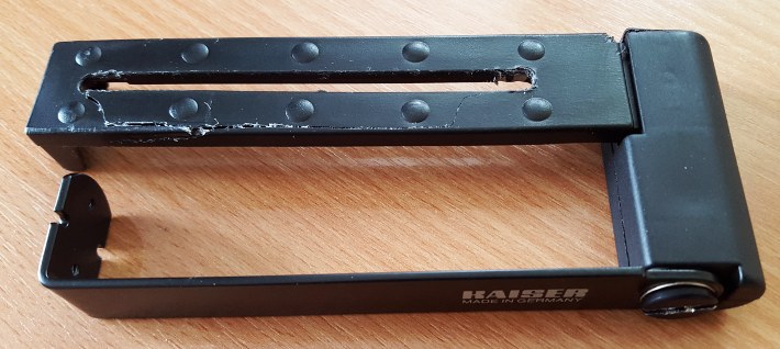 Bracket pentru camere foto Kaiser distrus