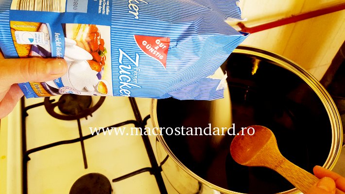 Adaugi zahar si pui siropul la fiert