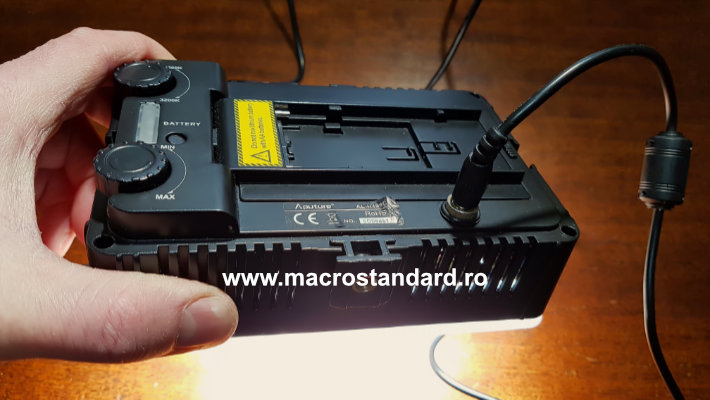 Lampa Aputure Amaran AL-H198C cu mufa de alimentare