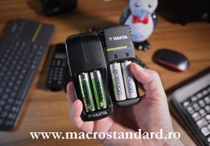 Acumulatori AA si incarcatoare