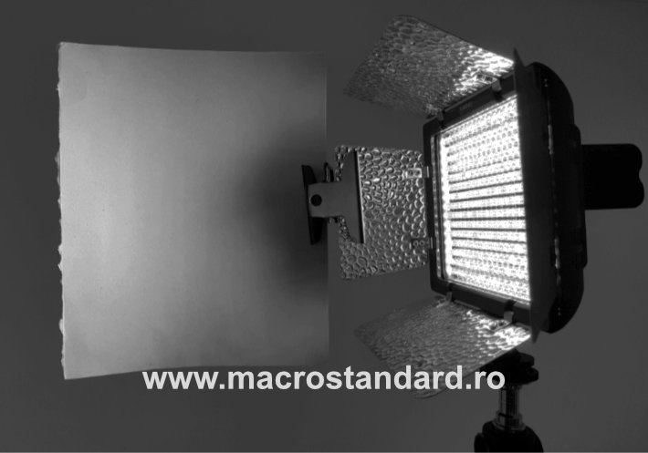 Clema dubla Fotodiox sustine difuzor lampa LED