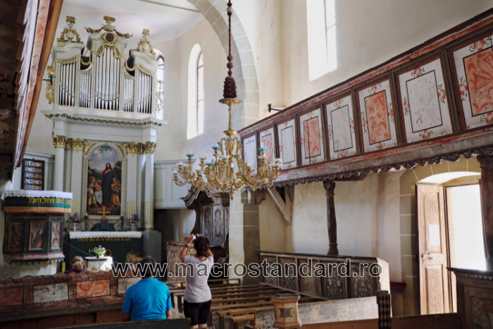 Interiorul bisericii sasesti din Viscri
