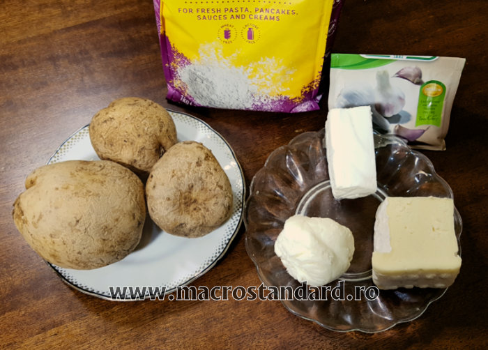 Ingrediente pentru chiftele de cartofi cu faina fara gluten si 3 feluri de branza