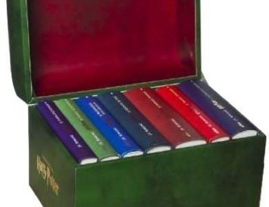 Pachet seria Harry Potter + cufar de colectie J. K. Rowling